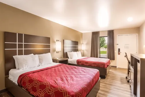 Econo Lodge Inn & Suites - piscina