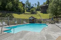 LAKEFRONT HOUSE SLEEPS 30 - BOAT DOCK, THEATER ROOM, HOT TUB, GAMES ROOM & MORE - 3-Sterne