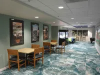 Seaside Getaway: Your Beachfront Resort Retreat on the Promenade. - Swimmingpools