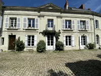3500 SQF/HISTORIC HOUSE WITH WARMED POOL IN THE OLD SAUMUR/GREAT VIEWS