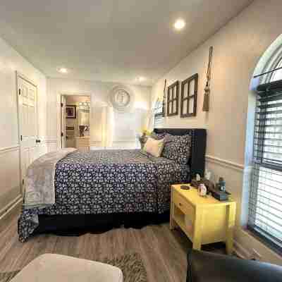 Cozy & Spacious Home in Atlanta Rooms