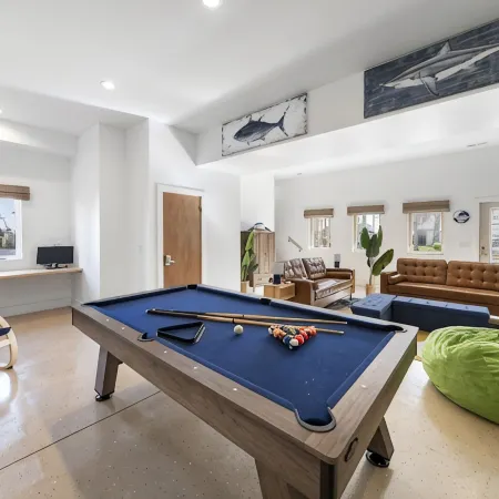 Unique 6 Bedroom Lakeview Home with Roof Terrace