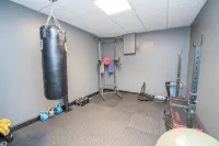 Luxury Centrally-Located 1Br/1BA Basement Apartment with Gym and W/D in Unit - 3 étoiles
