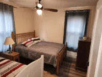 Very spacious, clean, and comfortable first floor unit. Close to major highway! - Homestays