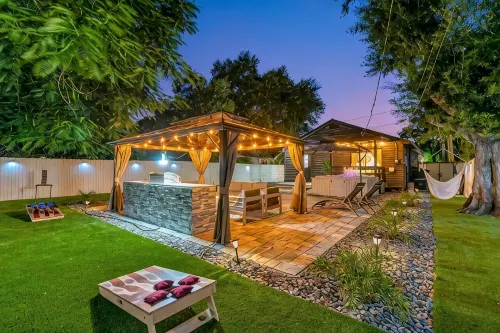 Family Fun & Backyard Oasis! Hot Tub, Games & BBQ! - Bungalows