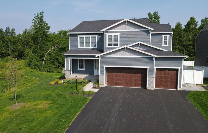 Modern Spacious 6-Bedroom - Track Season Retreat - 20 min from Track