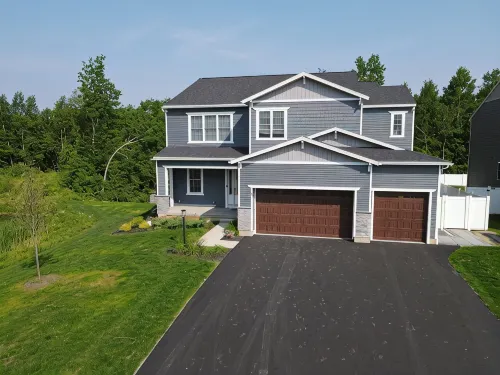 Modern Spacious 6-Bedroom - Track Season Retreat - 20 min from Track - Homestays