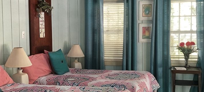 Little Bears Cozy Creekside Cabin at Up The Creek Hotels in Hardin County
