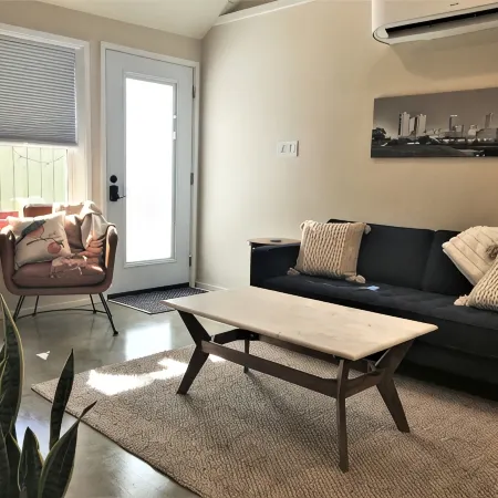Cozy Studio & Loft with Full Amenities & Close to Several Hot Spots!