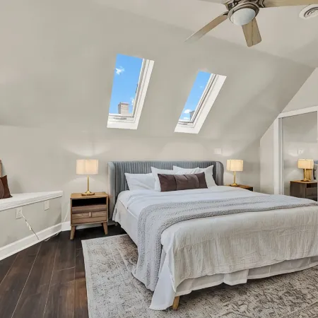 Fun, Style & Comfort Eastside Downtown 4 Bedroom Townhome Near Attractions