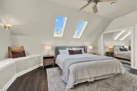 Fun, Style & Comfort Eastside Downtown 4 Bedroom Townhome Near Attractions