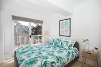 Batemans Bay’s Beach Holiday apartment 200 mts to Denhams and Surf Beach. - Wifi