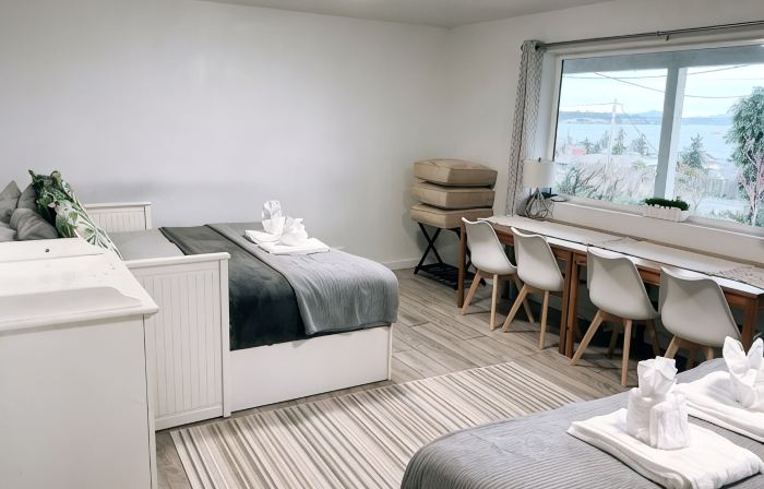 Sunrise Camano View Retreat: HotTub, Grill, Games, Pet & Family-Friendly!