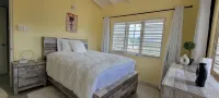 Hallelujah House - 3Br Retreat w/ Chef, Beach, & Island Experiences - Homestays