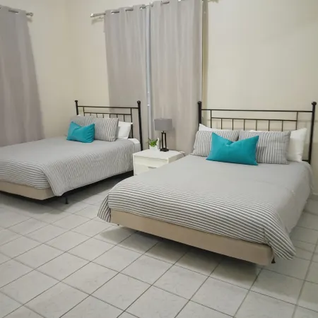 Casa de Carmen Pool House!! Family + Pet Friendly!! Perfect for Large Groups!!