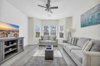 3 bedroom 2 bath,  Southern and beach style apt comfortable for whole family - Wifi