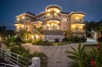 The Sun Seeker Villa Ja Luxury10 bedrooms. Fully staffed. Great for large groups Hoteles en 
