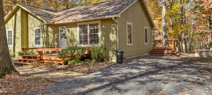 The Emerald cabin W/ Hot tub, lake, Fire pit, 4 min to Bryce Resort Hotels in Basye
