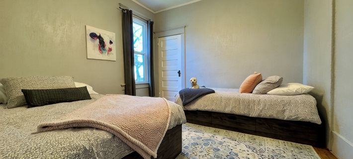 Charming heritage house 2-bedroom home in the heart of downtown. Hotels in Lethbridge