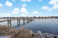 Luxury waterfront home with breathtaking views in Barrington - 4 estrellas