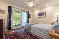 Rugby Road Residential -RRR- near UVa and downtown - balcony