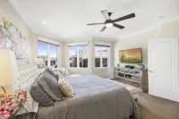 Spacious Village Beach House. Private Rooftop Deck. Walk to Beaches and Shops. - 4 étoiles