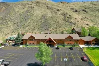 Yellowstone Village Inn and Suites - 2-Star