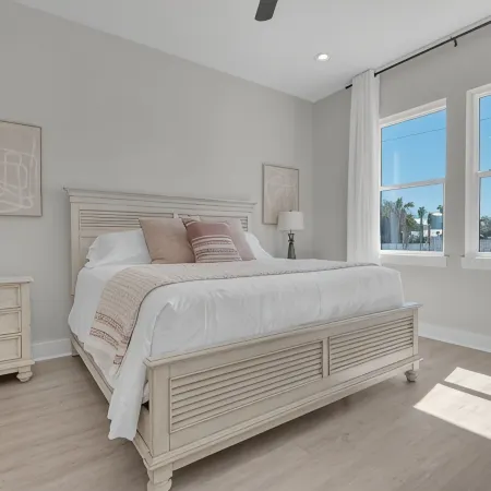 The Retreat:  5-Star Luxury + Steps to Ocean + Heated Pool & Hot Tub + Golf Cart
