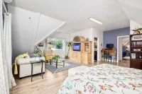Two Homes, One Lot Sleeps 18, Pool & Hot Tub Private Villa, 9 Miles from Beach.