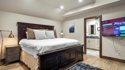 Tyra Penthouse Ski-in/Out — 4Br, Private Hot Tub, Sleeps 12 - 4 ดาว