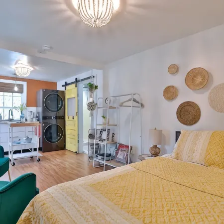 Cozy, quiet, and private guest house central to Abilene!
