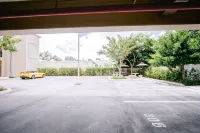 Vistalmar Beach Resort - parking