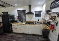 Cozy modern little cabin in Crestline - Wifi