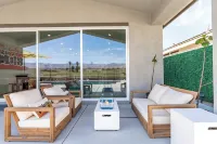 Serene Poolside Retreat, Sunset View & Patio Life - 4-Star