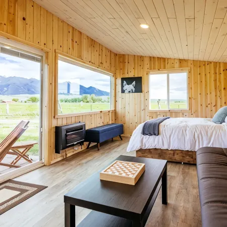 Off-grid tiny home in apple orchard with million-dollar mountain views!