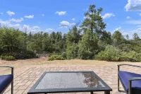 Watching Wildlife: Private Oasis for 4 w/ Patio, BBQ & Parking. Step Inside! - Boutique