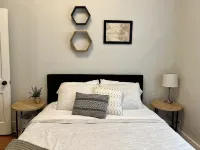 Cozy Bungalow - Close to Campus + Nespresso Coffee Maker! - Bungalows