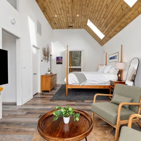 Hot Tub / Bunk Room / EV Charger / King Beds / 3,200 Sqft