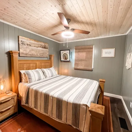 Get Cozy & take in the beauty of Groundhog Mountain @ the Cozy Doe!