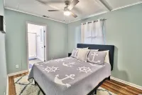 Pawleys Paradise! ~1/2 mile to the Beach. 3BR/3 Full BA. FREE Bikes included. - de charme