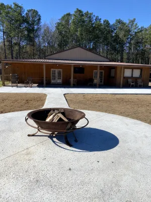 Peaceful Retreat! Cozy Lodge with Scenic Views, Patio, Fire Pit. - Homestays