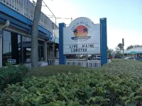 Sunset Lagoon. In the heart of Hudson. Waterfront. 2 minute walk beach/dining - 3-Star