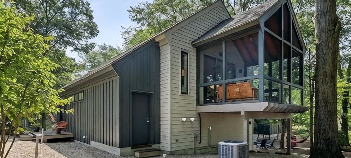 Renew + Relax: Sunny Lakeside Michiana Cottage w/ Hot Tub & Beach Ξενοδοχεία στην πόλη LaPorte County