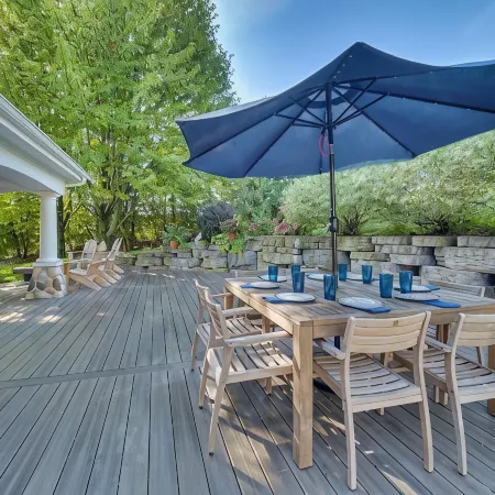 Stunning Lakeview Home with 5 Bedrooms and 6k SqFt of Modern, High-End Amenities