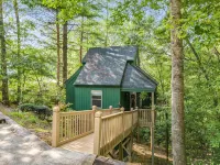 Hidden Gem Cabin: Dog friendly, cozy cabin nestled in the heart of Helen, GA - de charme