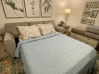 Guest Suite with Hot Tub, sleeps 4 - No nonsense fee - 3-Star