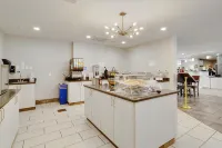 Orangewood Inn & Suites Kansas City Airport - breakfast