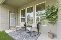 New! Cozy Luxe Rockwall Retreat Minutes to Lakes, Downtown & Shops! - Bungalows