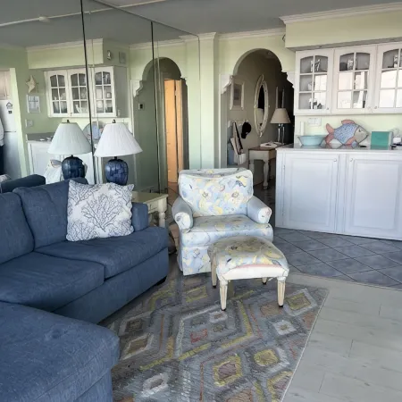 Magnificent Ocean Front. Beautiful Five-Star. Perfect, Quiet Get-Away.