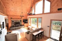 Edelweiss! A Luxurious 5 Bed Ski Chalet 5 Mins to Jay Peak, Vermont - Chalets